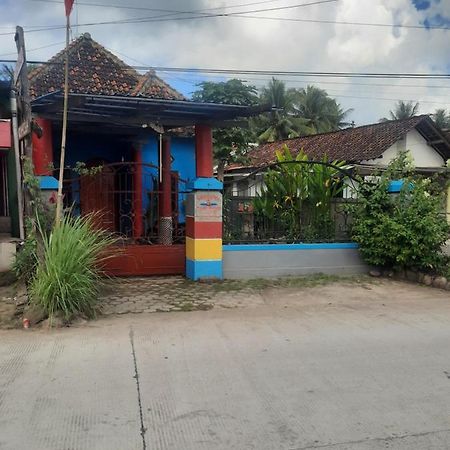 Red Beach Homestay Pasanggaran Екстериор снимка