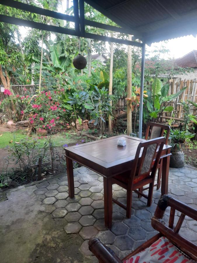 Red Beach Homestay Pasanggaran Екстериор снимка