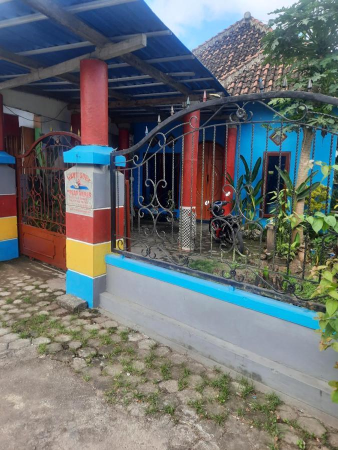 Red Beach Homestay Pasanggaran Екстериор снимка