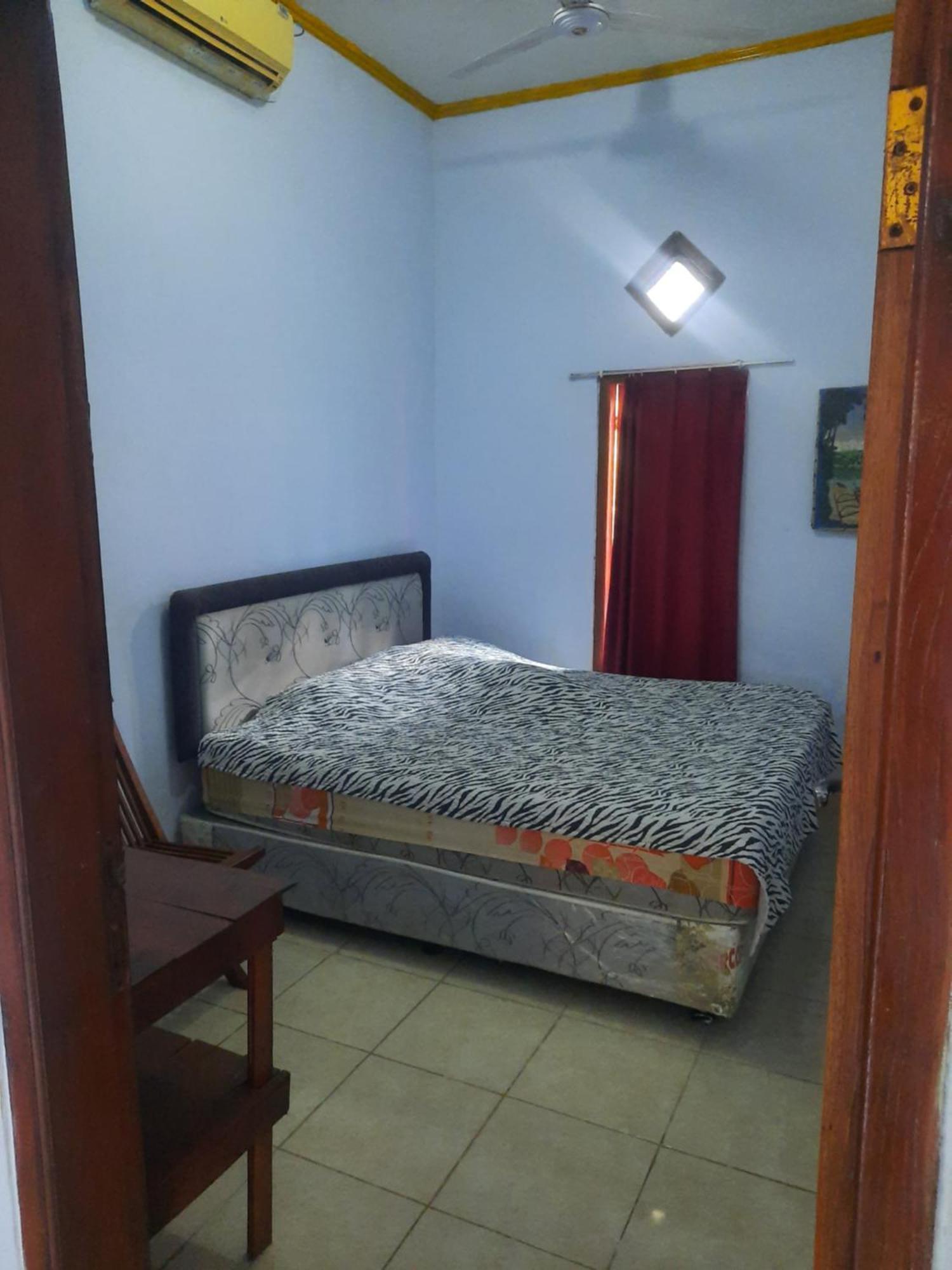 Red Beach Homestay Pasanggaran Стая снимка