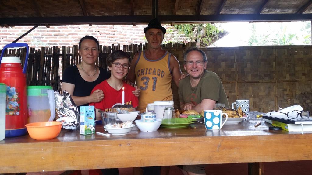 Red Beach Homestay Pasanggaran Екстериор снимка
