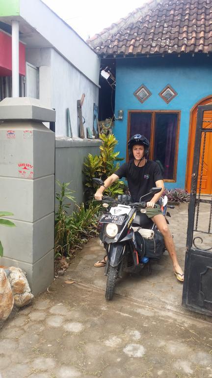 Red Beach Homestay Pasanggaran Екстериор снимка