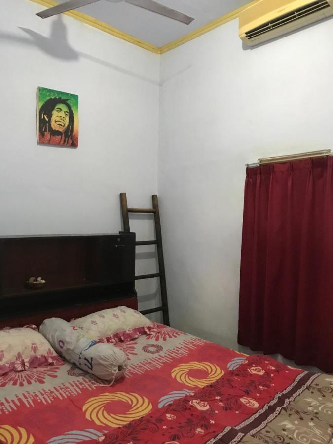 Red Beach Homestay Pasanggaran Екстериор снимка
